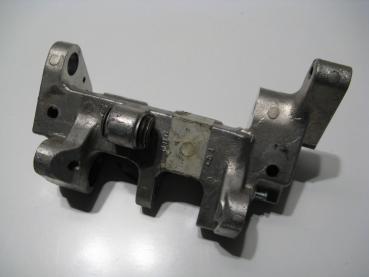 Rahmen-Zwischenstück unten / Befestigung Federbein-Umlenkung Honda VFR 800 98-01