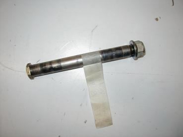 Schwingenachse Achse Schwinge Swing Arm Bolt Suzuki VZ 800 Marauder
