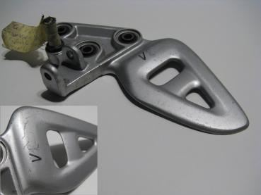 Halter Fußraste vorne links Suzuki GSX 1300 R Hayabusa, WVA1, 99-07
