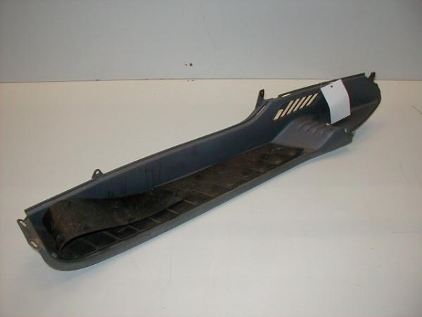 Fußtritt Fußmatte Verkleidung Boden links Honda FES 125 Pantheon, JF05, 98-03