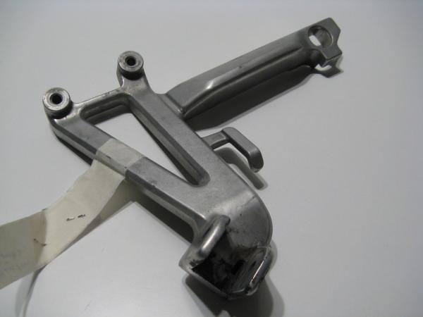 Fußrastenhalter Halter Fußraste Raste hinten links Honda CBR 600 F, PC31, 95-96