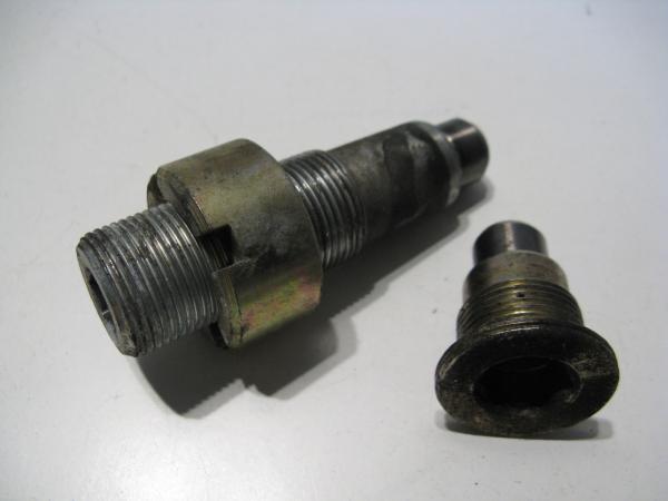 Schraube Bolzen Befestigung Schwinge Kardantunnel Honda NT 650 V Deauville 98-01