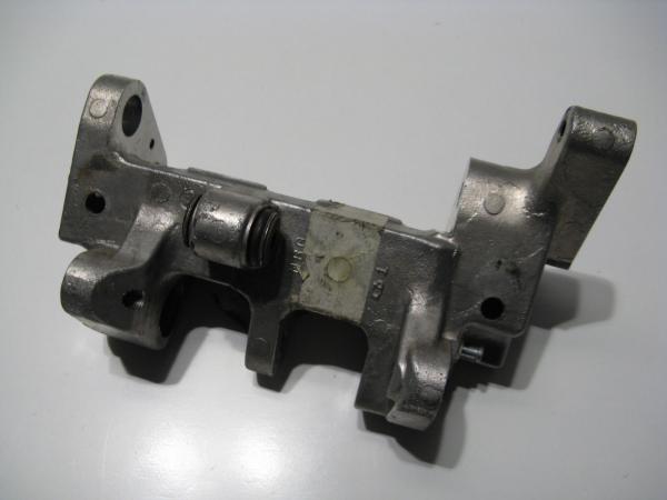 Rahmen-Zwischenstück unten / Befestigung Federbein-Umlenkung Honda VFR 800 98-01