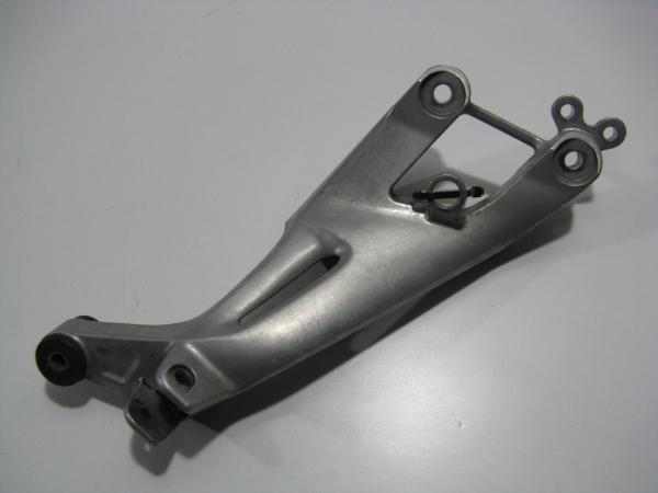 Fußrastenhalteplatte Halter Fußraste Raste hinten rechts Honda CBR 1100 XX 99-07