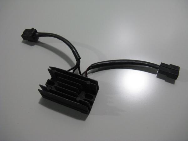 Lichtmaschinenregler Gleichrichter Suzuki RGV 250 90-93