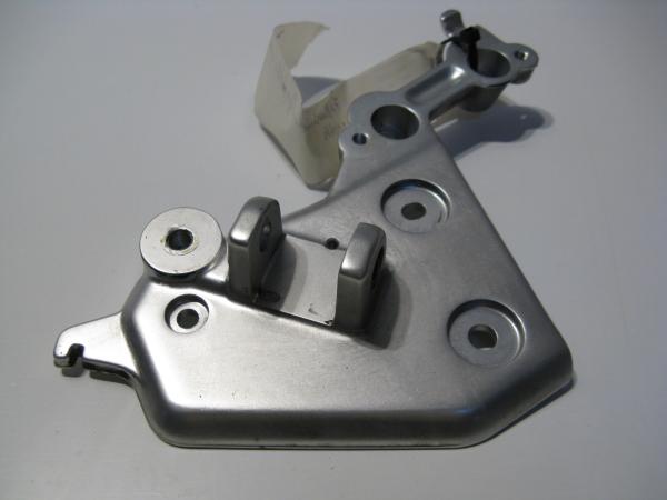 Fußrastenhalteplatte Halter Fußraste vorne rechts Triumph Tiger 1050 115NG 07-13