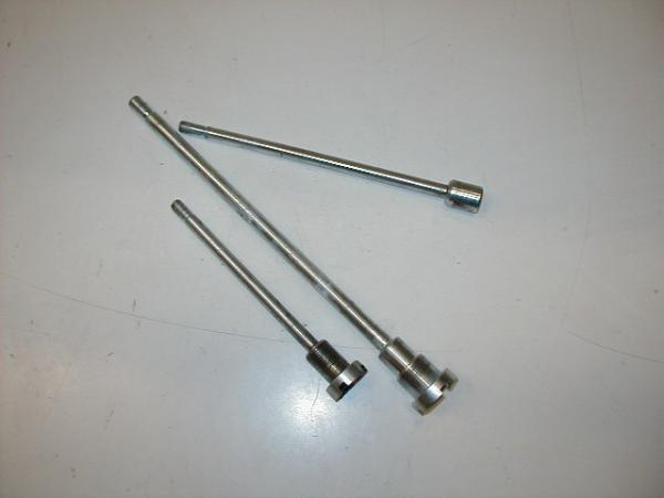 Motorbefestigung Halter Befestigung Steckachse Achse Hyosung GT 650 R, 05-07